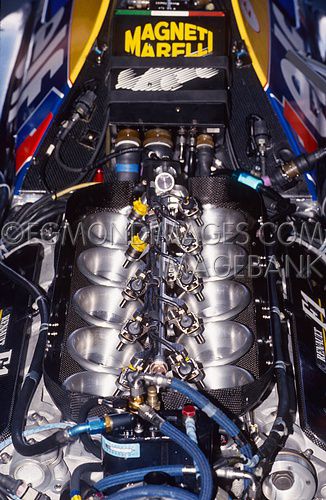 Renault V10 F1 Engine, Williams F1 Team 1995.jpg