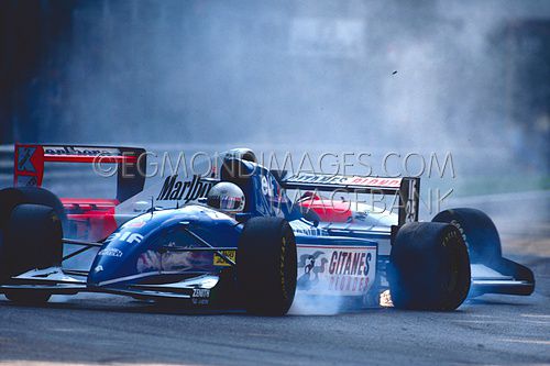 Aytron Senna crashed with Martin Brundle, GP Italie, 1993.JPG