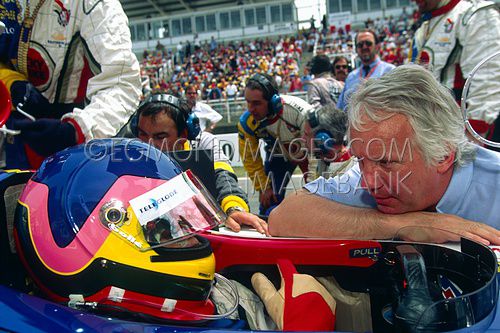 Jacques Villeneuve and Charlie Whiting - BAR - GP Spanje - 2001-01.jpg