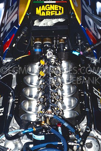 Renault Formula1 V10 Engine  1997.JPG