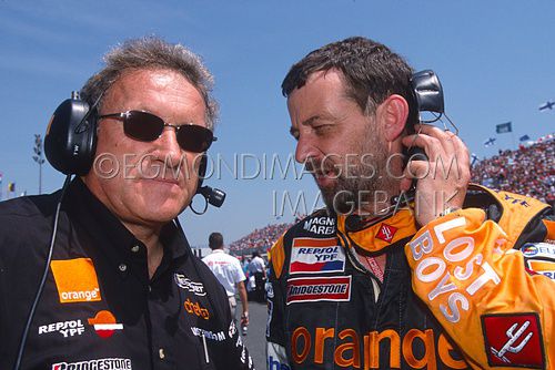 Tom Walkinshaw en Paul Stoddart - Arrows F1 - GP France - 2001.jpg