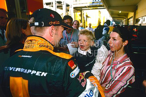 Jos, Max en Sophie Verstappen Michael Schumacher, 2001.jpg
