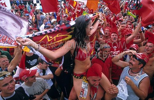 56-Schumi fans-hongarije.jpg