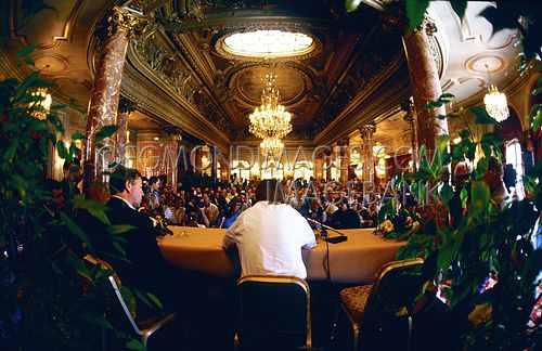 Berger Presconferentie Monaco 1994 ton 2.jpg