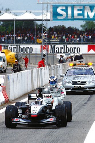 David Coulthard and Mika Hakkinen, McLaren F1, GP Spanje, 2001.jpg