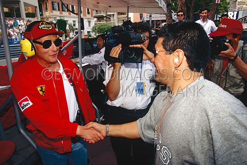 Niki Lauda en Diego Maradona, Monaco, 1993.jpg